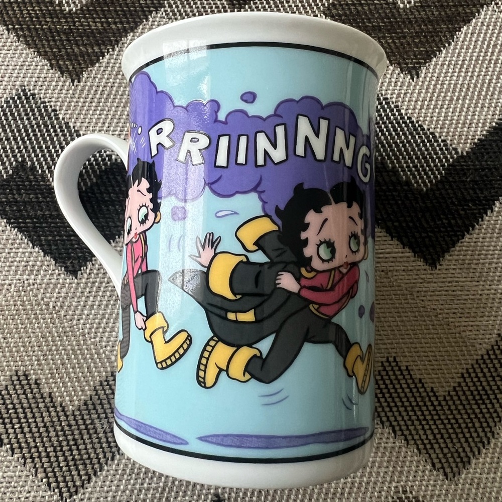 BETTY BOOP PORCELAIN COLLECTORS MUG
